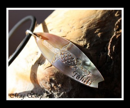 Planche de Surf Tortue TAHITI Collier Nacre H4.5cm Reflets Ocres-Colorés MAG.SHOP