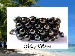 Marutea Collection / Bracelet Surfeur Poehiva / 4 Rangs / 48 Perles de Tahiti B/C+/C/D (8mm/9.80mm) / Taille Réglable 20cm / Tressage Coton Noir (photos contractuelles)