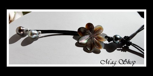 Punaauia Collier Lagon Fleur de Tiaré 3 Perles Cerclées de Tahiti MAG.SHOP