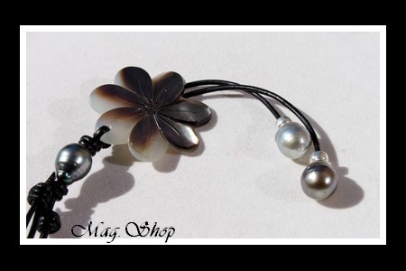 Punaauia Collier Lagon Fleur de Tiaré 3 Perles Cerclées de Tahiti MAG.SHOP