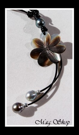 Punaauia Collier Lagon Fleur de Tiaré 3 Perles Cerclées de Tahiti MAG.SHOP