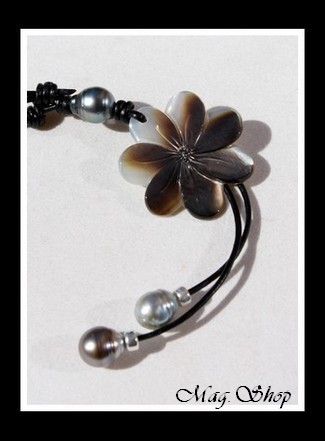 Punaauia Collier Lagon Fleur de Tiaré 3 Perles Cerclées de Tahiti MAG.SHOP