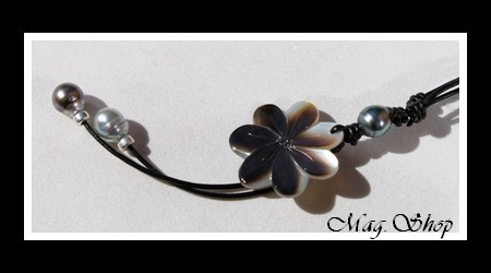 Punaauia Collier Lagon Fleur de Tiaré 3 Perles Cerclées de Tahiti MAG.SHOP