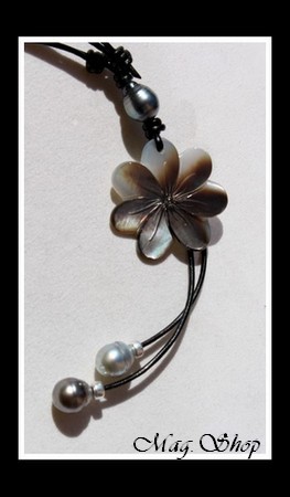 Punaauia Collier Lagon Fleur de Tiaré 3 Perles Cerclées de Tahiti MAG.SHOP