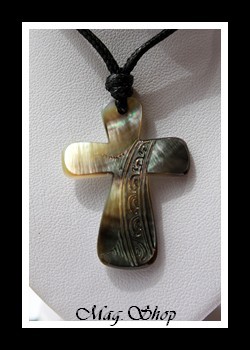 Puutara Collier Croix Marquisienne Nacre de Tahiti Modèle 3 MAG.SHOP