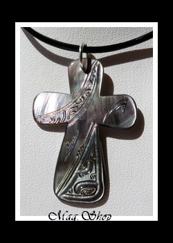 Puutara Collier Croix Marquisienne Nacre de Tahiti Modèle 4 MAG.SHOP