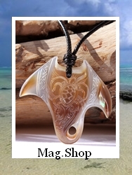 Moana Collection / Collier Raie Vaimana Tortue Nacre de Tahiti 3.8cm Reflets Clairs/Cuivrés / Taille Réglable Coton Noir (photos contractuelles)