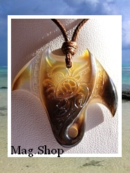 Moana Collection / Collier Raie Vaimana Tortue Nacre de Tahiti 3.8cm Reflets Clairs/Ambres/Ocres/Marrons / Taille Réglable Coton Couleur Coco (photos non contractuelles)