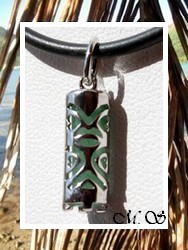 TIKI Collection / Collier TIKI Tahitien Raihearii Chance H:2.1cm / Pendentif Argent Rhodié 925 (1.30g) / Adventurine / Cordon Noir (Photos Contractuelles)