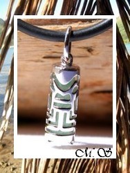 TIKI Collection / Collier TIKI Tahitien Raihere Force H:2.1cm / Pendentif Argent Rhodié 925 (1.40g) / Adventurine / Cordon Noir (Photos Contractuelles)