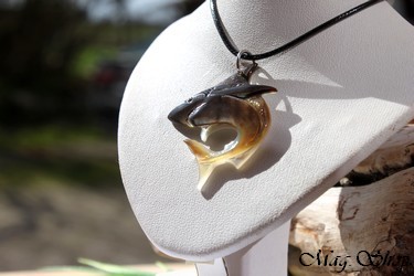 Requin Vaihaunui Collier Marquisien Nacre de Tahiti Modèle 1 MAG.SHOP