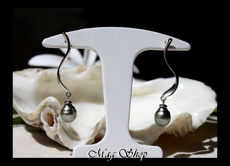 Silver Sea Collection  Boucles D`Oreilles Iripau Argent Rhodié 925 (3.17g)  2 Perles Cerclées de Tahiti MAG.SHOP