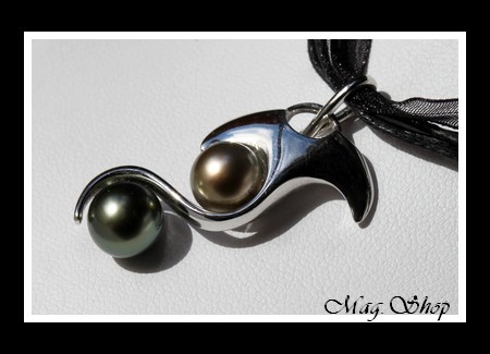Silver Sea Collection  Collier Raie Toi & Moi Argent Rhodié 925   H 4cm  2 Perles Rondes de Tahiti MAG.SHOP TAHITI