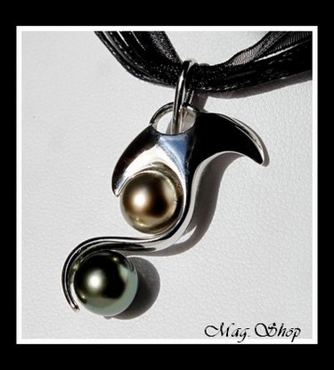 Silver Sea Collection  Collier Raie Toi & Moi Argent Rhodié 925   H 4cm  2 Perles Rondes de Tahiti MAG.SHOP