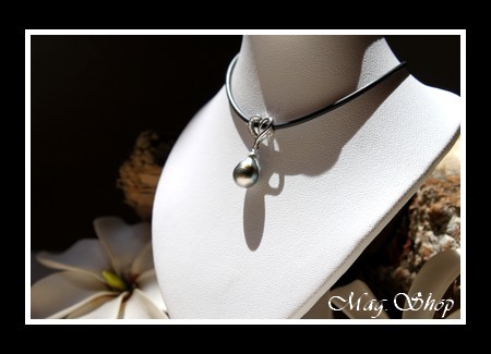 Silver Sea Collection  Collier Teiva Coeur Herenui   Argent Rhodié 925  7 Zircons H 2cm  Perle Cerclée de Tahiti MAG.SHOP