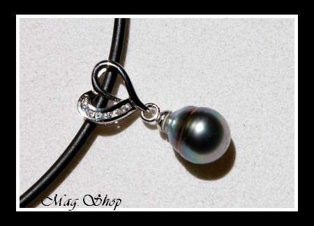 Silver Sea Collection  Collier Teiva Coeur Herenui   Argent Rhodié 925  7 Zircons H 2cm  Perle Cerclée de Tahiti MAG.SHOP