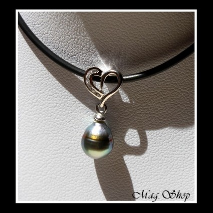 Silver Sea Collection  Collier Teiva Coeur Herenui   Argent Rhodié 925  7 Zircons H 2cm  Perle Cerclée de Tahiti MAG.SHOP