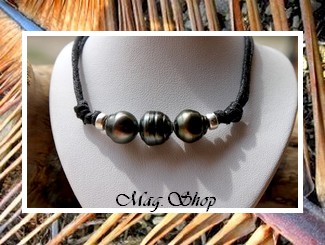 Bora-Bora Collection / Collier Surfeur Tuherahera 3 Perles Cerclées/Baroques de Tahiti 12mm/C-D / Intercalaires Argent 925 (0.44g) / Taille Réglable Coton Noir (photos contractuelles)