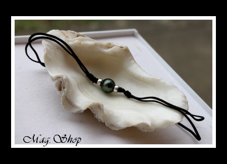 Surfeur Collier Perle Ronde de Tahiti Reflets Verts Foncés MAG.SHOP