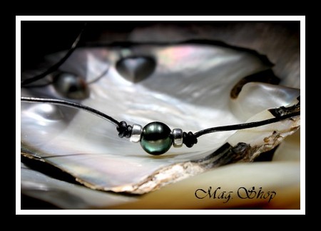 Surfeur Collier Perle Ronde de Tahiti Reflets Verts Foncés MAG.SHOP