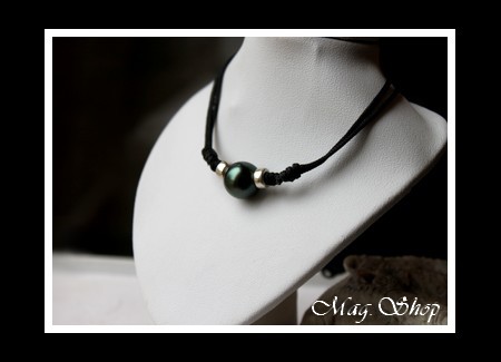 Surfeur Collier Perle Ronde de Tahiti Reflets Verts Foncés MAG.SHOP