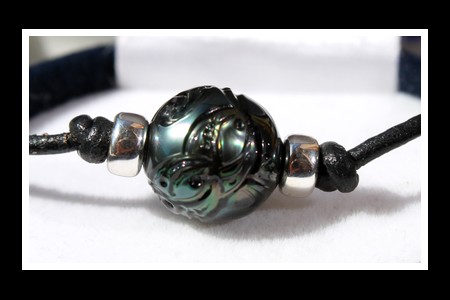 Surfeur Faanui Raie Bracelet Perle de Tahiti Gravée Marquisienne Modèle 3 MAG.SHOP TAHITI