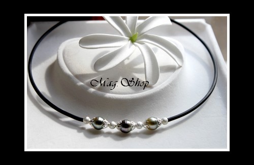 Tahiti Collection  Collier Manava Caoutchouc Noir  3 Perles Cerclées de Tahiti MAG.SHOP