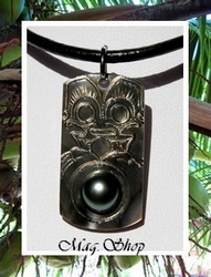 Moana Perles Collection / Collier Tanaoa TIKI Marquisien Nacre H:3cm & Demie-Perle Cerclée de TAHITI 8mm/C+ Reflets Verts Foncés / Cuir Noir (photos contractuelles)