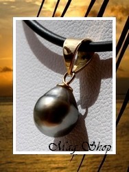 Sunset Collection / Collier Tautira / Pendentif Plaqué Or Vermeil (0.22g) Perle Semi-Baroque de Tahiti 9.45mm/B+ Gris/Verts / Cordon Noir (photos non contractuelles)