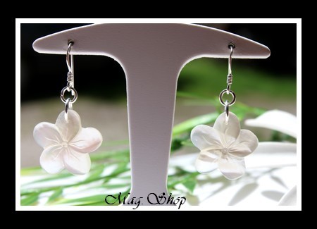 Tavana Avea Boucles D`Oreilles Fleurs Hibiscus Nacres de Tahiti Modèle 5 MAG.SHOP