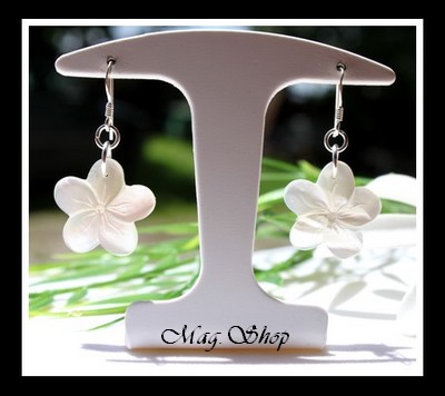 Tavana Avea Boucles D`Oreilles Fleurs Hibiscus Nacres de Tahiti Modèle 5 MAG.SHOP