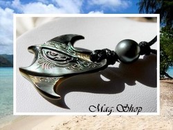 Lagon Collection / Collier Raie Teavanui Marquisienne Vagues Nacre de Tahiti 3.5cm & Perle Baroque de Tahiti 11.10mm/AB Gris/Verts / Taille Réglable Coton Noir (photos contractuelles)