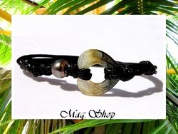Lagon Collection / Bracelet Coeur Vagues Tefatoaiti / Nacre de Tahiti 2.5cm & Perle Cerclée de Tahiti 9.95mm/B+ Gris/Verts/Aubergines / Taille Réglable Coton Noir (photos non contractuelles)