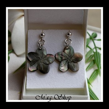 Tekava  Boucles Fleurs Hibiscus Nacre de Tahiti Modèle 5 MAG.SHOP