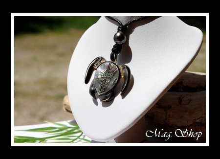 Temehani Marquisienne Collier Tortue Nacre & Perle de Tahiti Modèle 2 MAG.SHOP