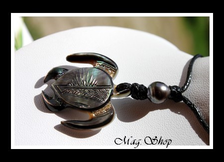 Temehani Marquisienne Collier Tortue Nacre & Perle de Tahiti Modèle 2 MAG.SHOP