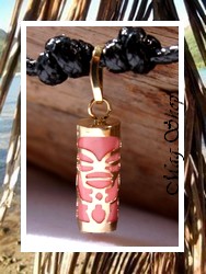 Collier Tiki Tahitien Ra'inui Famille/Tendresse Quartz Rose / Pendentif OR 750/1000 (0.36g) / Coton Noir (Photos Contractuelles)