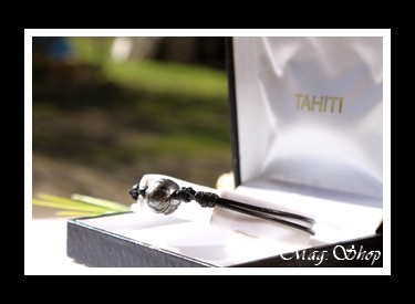 Teraitua Bracelet Surfeur Tortue Perle Gravée de Tahiti Modèle 4 MAG.SHOP