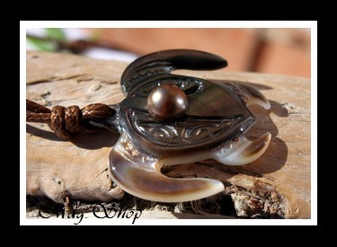 Terenui Collier Tortue Marquisienne Nacre & Perle de Tahiti Modèle 2 MAG.SHOP