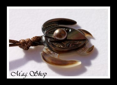 Terenui Collier Tortue Marquisienne Nacre & Perle de Tahiti Modèle 2 MAG.SHOP