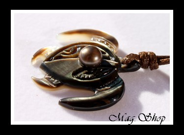 Terenui Collier Tortue Marquisienne Nacre & Perle de Tahiti Modèle 2 MAG.SHOP