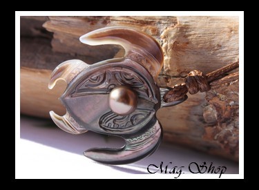 Terenui Collier Tortue Marquisienne Nacre & Perle de Tahiti Modèle 2 MAG.SHOP