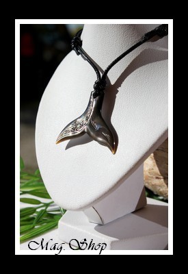 Tetuanui Collier Queue de Baleine Marquisienne Nacre de Tahiti Modèle 10 MAG.SHOP