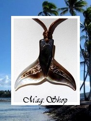 Moana Collection / Collier Queue de Baleine Tetuanui Marquisienne 3.7cm / Nacre de Tahiti Reflets Clairs/Marrons Foncés Colorés / Taille Réglable Couleur Coco ( photos non contractuelles)