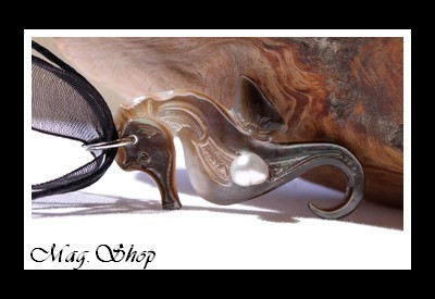 Tevahine  Hippocampe Collier Nacre & Perle Keishi de Tahiti Modèle 1 MAG.SHOP