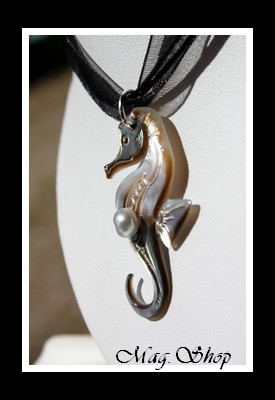 Tevahine  Hippocampe Collier Nacre & Perle Keishi de Tahiti Modèle 1 MAG.SHOP