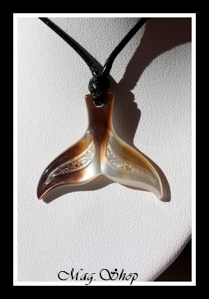 Tevairoa Collier Queue de Baleine Marquisienne Nacre de Tahiti Modèle 6 MAG.SHOP