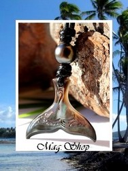 Lagon Collection / Collier Queue de Baleine Tevairoa Vagues / Nacre de Tahiti 3cm OcresFoncés Colorés & Perle Semi-Baroque de Tahiti 10.05mm/C GrisVerts / Coton Noir ( photos non contractuelles)