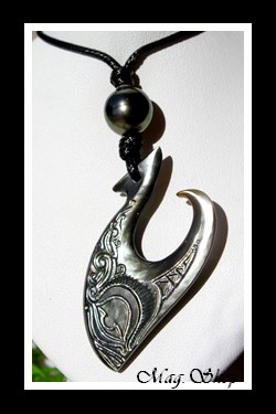 Tiki Marunui Collier Hameçon Nacre & Perle de Tahiti Modèle 3 MAG.SHOP