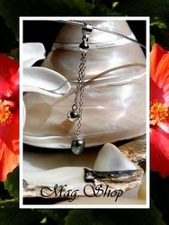 Mihimana Collection / Collier Titania Perle Keishi de Tahiti Taille 7mm/A  Reflets Verts / Pendentif Argent Rhodié 925 (0.74g) / Collier câble Gris Acier 45cm (photos non contractuelles)